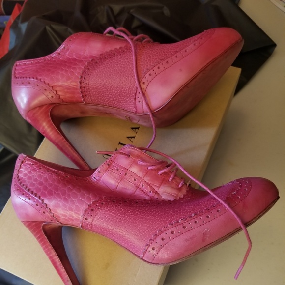 Shoes - Picture 2 of 4